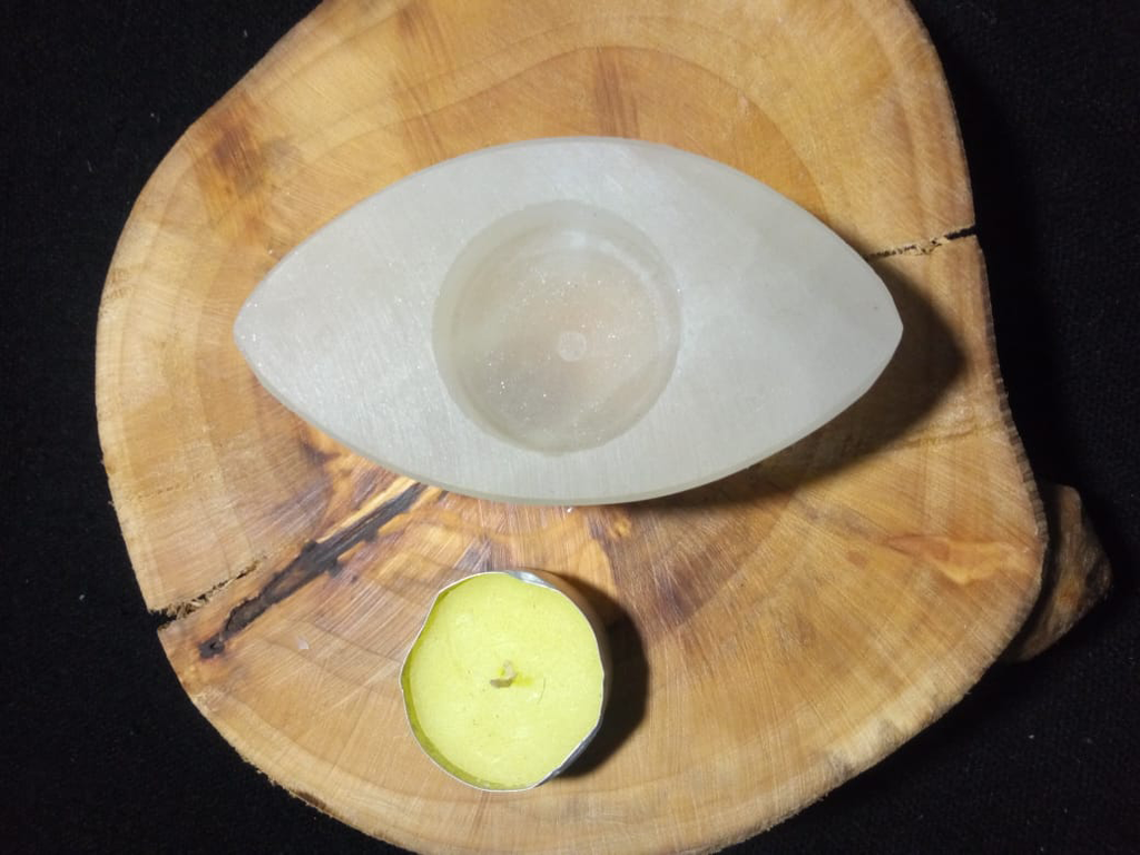 Bougeoir œil en sélénite naturelle sculpté à la main au Maroc — protection énergétique, chakra troisième œil, artisanat authentique | Pure Selenite