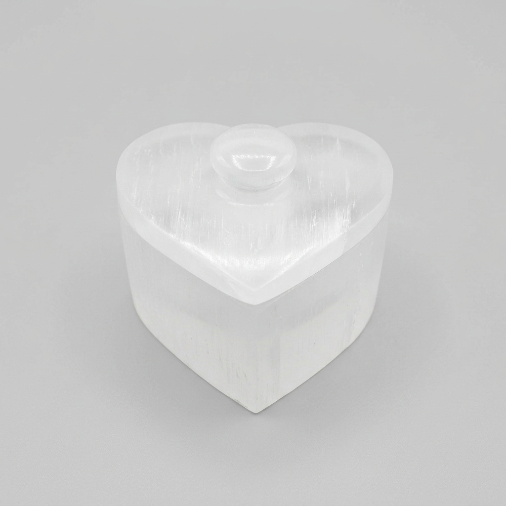 Boîte cœur en sélénite naturelle sculptée à la main au Maroc — écrin sacré bijoux, chakra cœur, artisanat authentique | Pure Selenite