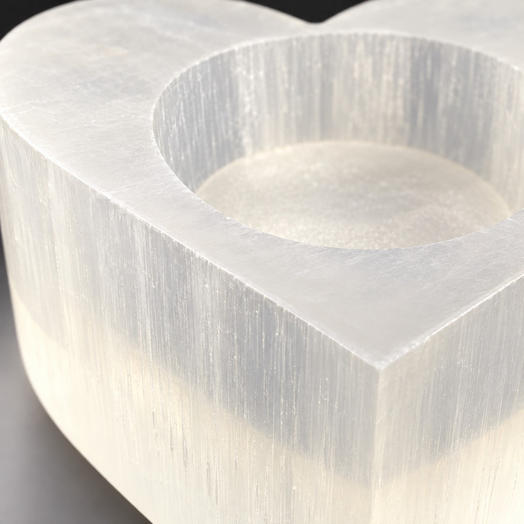 Boîte à bijoux cœur sélénite — forme cœur parfaite, pierre blanche nacrée translucide, handmade Maroc | Pure Selenite