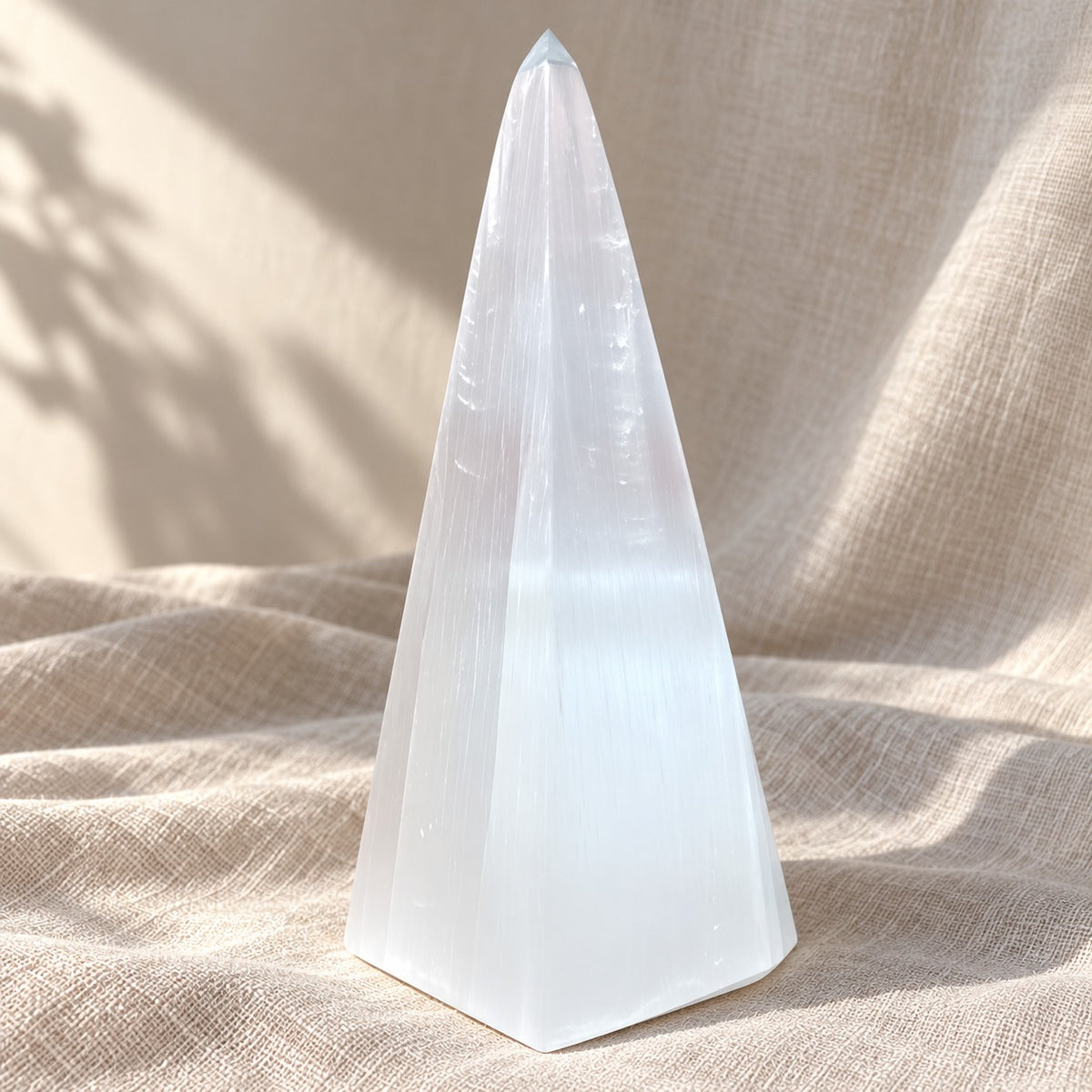 Selenit-Pyramide – Handgefertigter marokkanischer Dekokristall