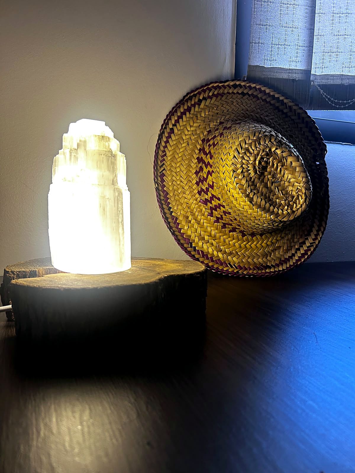 Lampe tour sélénite illuminée lumière douce colonne de lumière — outil spirituel Reiki et lithothérapie, handmade Maroc | Pure Selenite